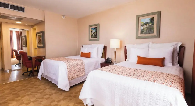 Четырёхместный номер Deluxe Hotel Honduras Maya