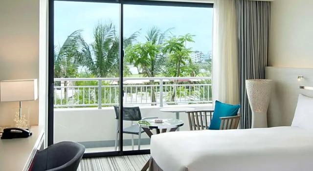 Двухместный люкс Deluxe c 1 комнатой с балконом и с видом на океан Hilton Okinawa Chatan Resort