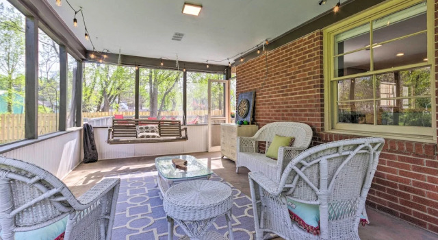 Коттедж с 3 комнатами Dog-friendly Home: 1 Mi to Downtown Hendersonville