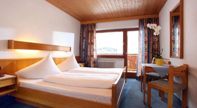 Hotel Taxacher, Забронировать Отель Отели Тироля с бассейном, Бассейн