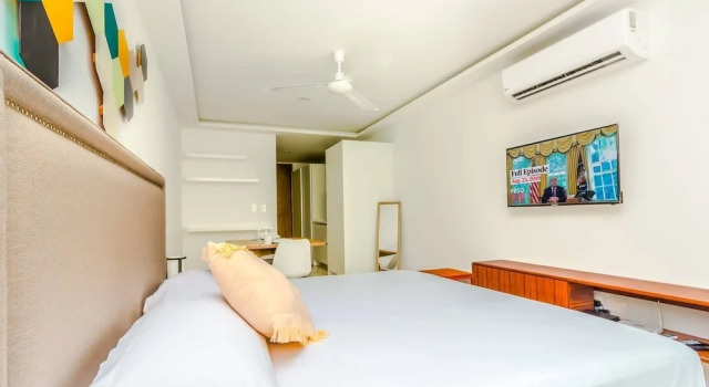 Апартаменты Amazing Studio, Best Location, AC, Beach!