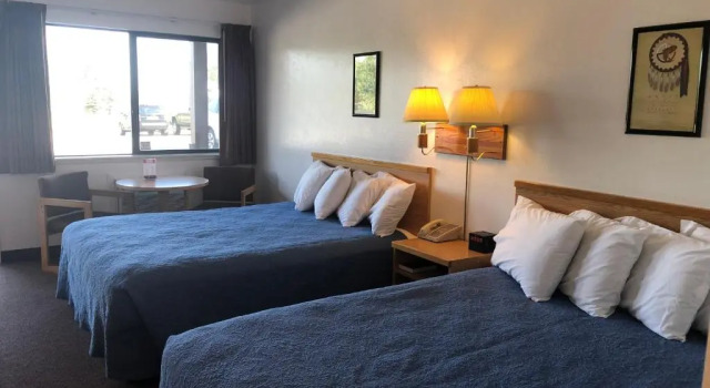 Standardowy dwuosobowy pokój Red Bear Inn