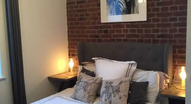 Spacious 1 Bedroom Split Level Old Pub Conversion Tower Bridge