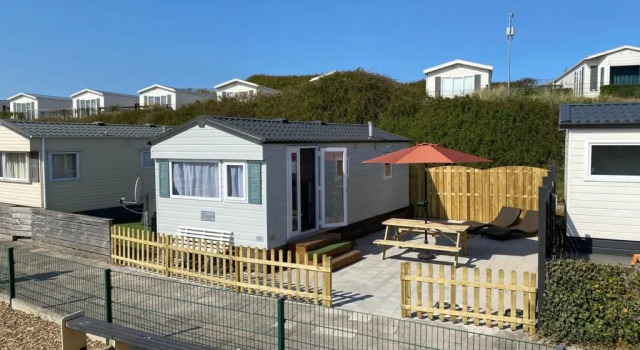 Luxe Chalet op camping Duindoorn, IJmuiden aan Zee, in de buurt van F1 circuit Zandvoort en Bloemendaal op loopafstand strand