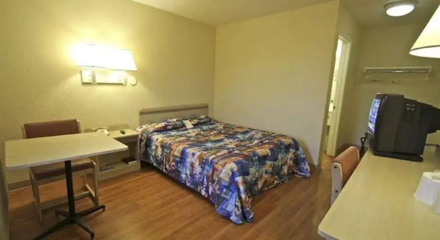 Motel 6 Manhattan Kansas
