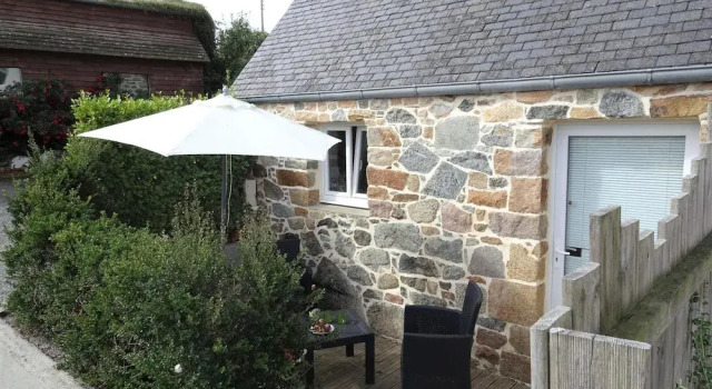 Коттедж Stone House in Plougasnou Near Sandy Beach