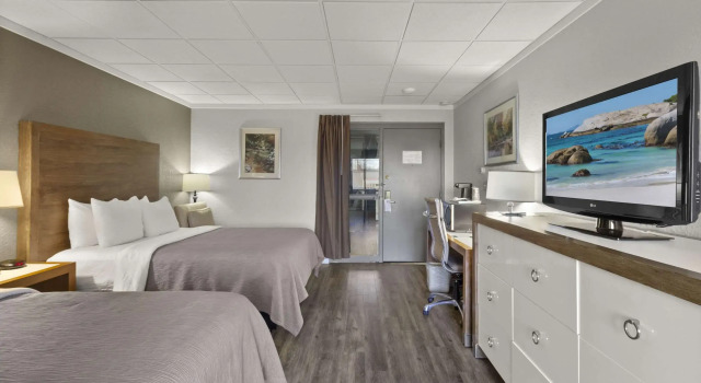 Четырёхместный номер Standard Quality Inn & Suites Green Bay Downtown