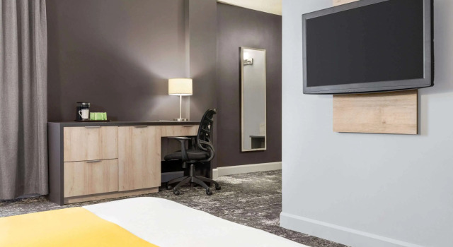 Travelodge by Wyndham Alma, Buchen Sie Hotel Hotels in Québec mit Pool, Schwimmbad