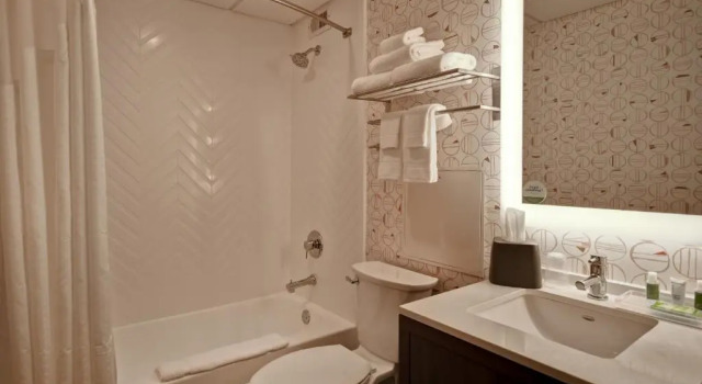Четырёхместный номер Standard Holiday Inn Lancaster by IHG