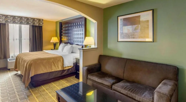 Люкс Quality Suites Sherman