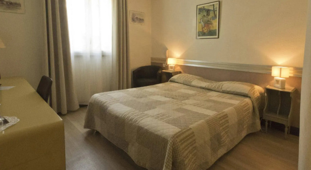 Hotel Les Oliviers, Забронировать Отель Файанс Холмы Файанс