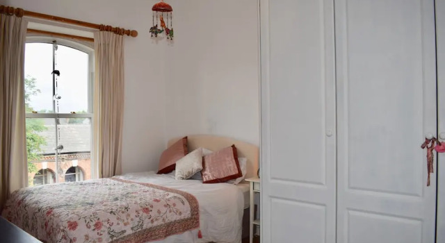 3 Bedroom House Near Portobello, Забронировать Дом для отпуска Коттеджи Дублина, рядом с Театр «Тиволи», Коттедж