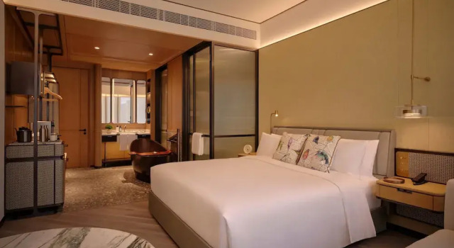Двухместный номер Premium East Sea View Kimpton Tsim Sha Tsui Hong Kong by IHG