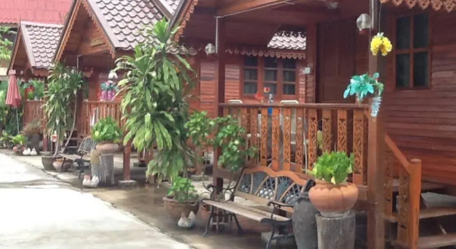 Ruean Kaew Mongkorn Resort