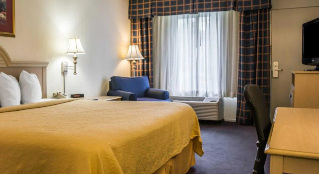 Номер Standard Quality Inn & Suites Brooksville I-75-Dade City