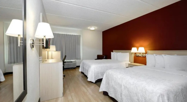 Четырёхместный номер Deluxe Red Roof Inn PLUS + Gainesville