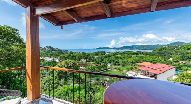 Номер Standard Elegant Oceanview Condo with Spacious Open-Concept Floor Plan and Inviting Beach Design