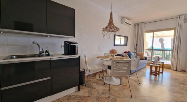 Front Line Beach Studio Apartment, Забронировать Апартаменты/квартира Отели Марбелья с бассейном, рядом с Теннисный и спортивный клуб Don Carlos, Бассейн