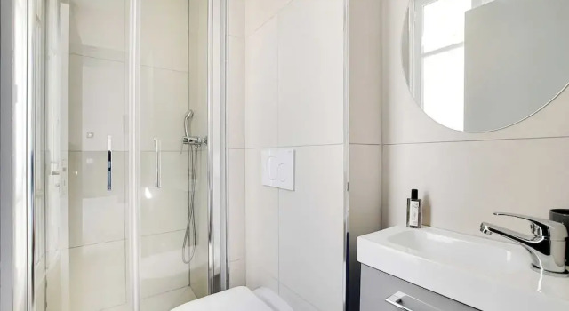 Serene Cocoon for 2P With AC - Near Montmartre, Забронировать Апарт-отель Париж Иль-де-Франс, рядом с Монмартр