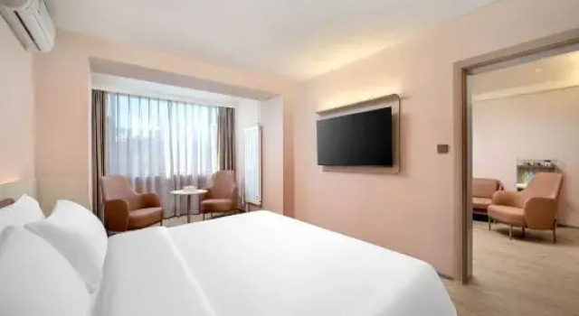 Люкс HanTing Hotel (Daqing Wanda Tieren Plaza)