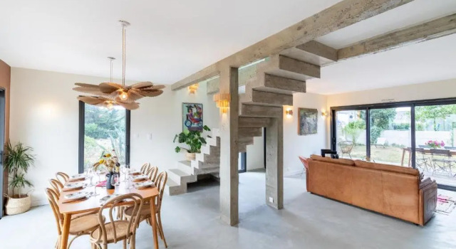 Коттедж Spacieuse et agreable maison pour 15 personnes a Sarzeau