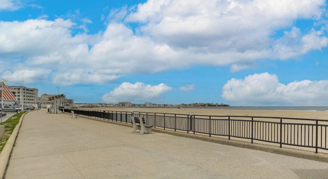 Коттедж Near Beaches & Waterfront Dining: Home in Hampton!