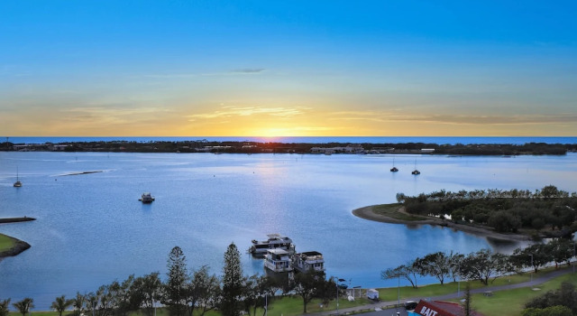 Апартаменты Standard с 2 комнатами Palmerston Tower on Southport Broadwater