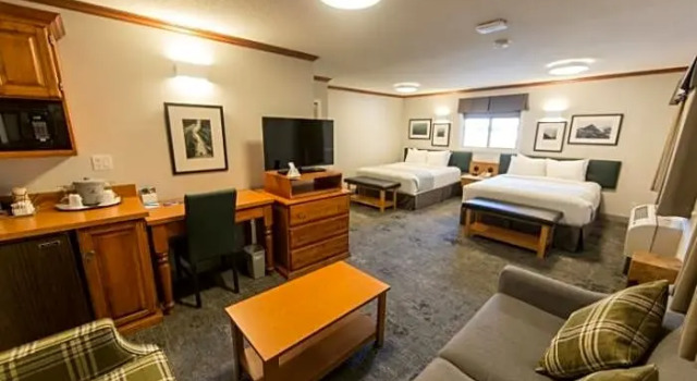 Четырёхместный номер Deluxe Mount Robson Inn