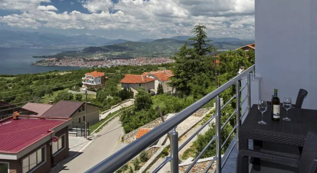 Апартаменты Deluxe Velestovo View Apartments