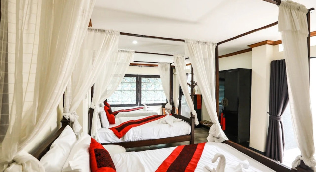 Пятиместный номер Deluxe с балконом Sripoom Boutique House