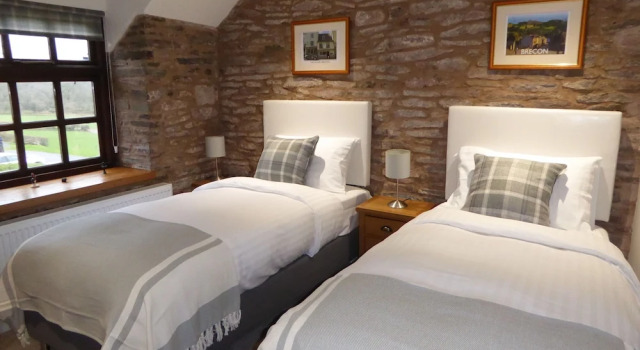 Hilltops Brecon Holiday Cottages, Забронировать Отель Отели Сноудония 4 звезды, 4*
