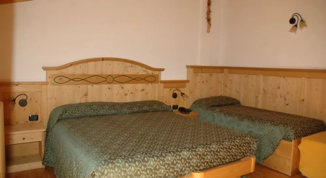 Трёхместный номер Standard с балконом Hotel Garnì La Soldanella