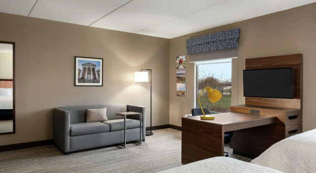 Четырёхместная студия Hampton Inn & Suites Frederick/Fort Detrick
