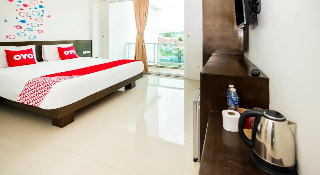 OYO 250 July Hotel Patong, Забронировать Отель Отели Южного Таиланда с парковкой, Парковка