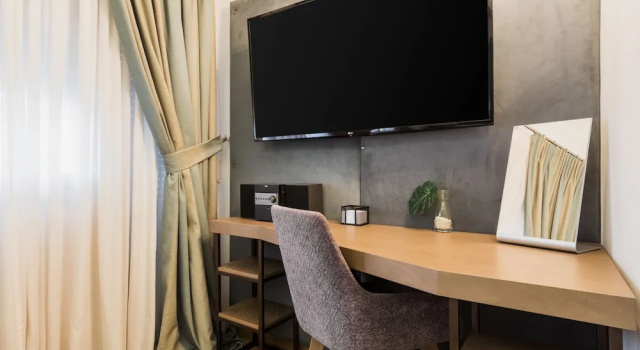 Acropolis Executive Suite, Забронировать Апартаменты/квартира Неос-Космос Афины, рядом с Станция железной дороги Тисио