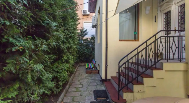 Коттедж с 6 комнатами Central House for up to 20 Guests Entire Place