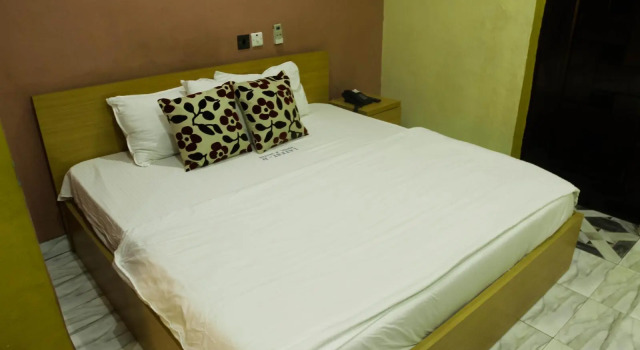 Latest D Hotel, Varaa Hotelli Hotellit Lagos pysäköinnillä, Pysäköinti