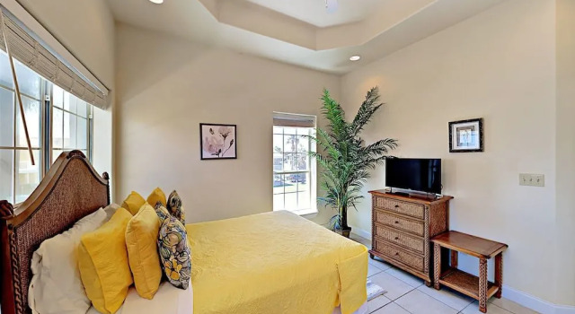 105 E Corral St Condo Unit D - 2 Br condo by RedAwning, Buchen Sie Ferienwohnung Padre Island USA
