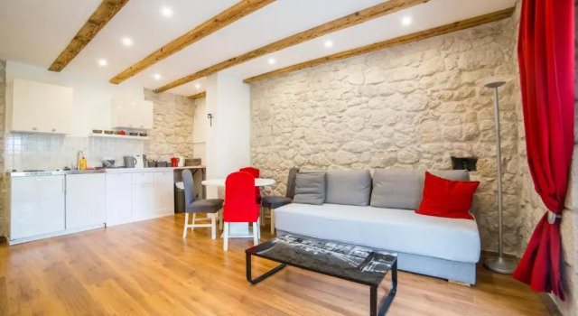 Апартаменты Цокольный этаж с балконом и с красивым видом из окна Apartments Stinice