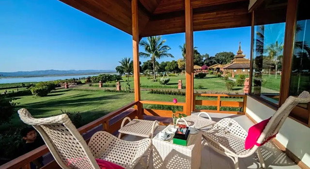Люкс с видом на реку Bagan Thiripyitsaya Sanctuary Resort