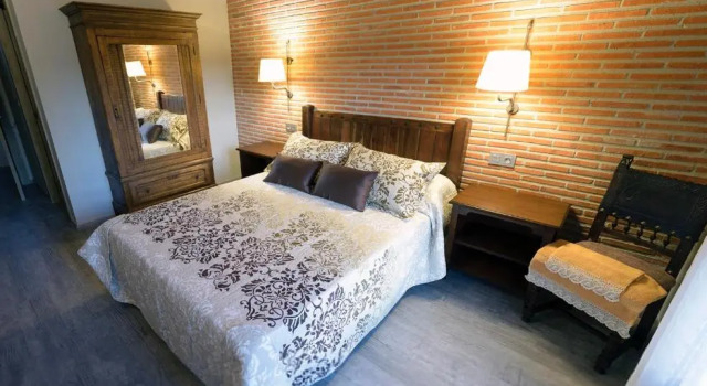 Casa Rural La Puerta Del Río Lobos, Забронировать Отель Сан-Леонардо-де-Ягуэ 
