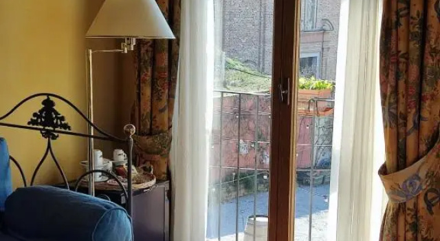 Люкс с балконом Foresteria Conti Roero