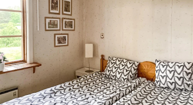 Beautiful Home in Färjestaden With 2 Bedrooms, Book Feriehus Sommerhuse i Småland, Hytte