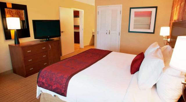 Двухместный люкс с 2 комнатами Courtyard Warner Robins