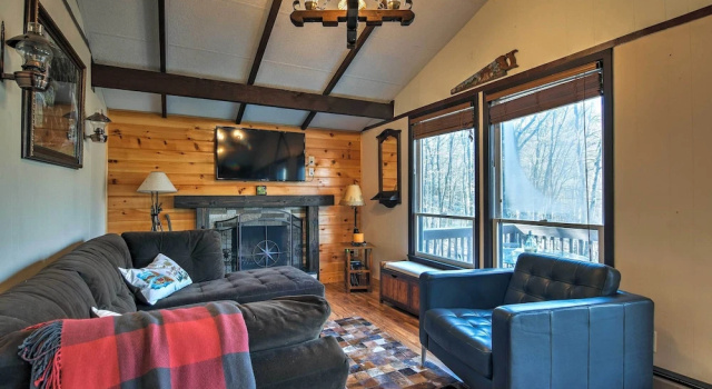 Коттедж с 2 комнатами с балконом Family Retreat w/ Trail Access in Beech Mountain!