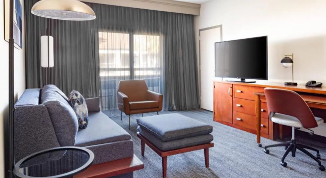 Четырёхместный люкс с видом на внутренний двор Courtyard St. Petersburg Clearwater