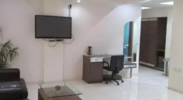 Capital O 82556 Hotel Pride, Prenota Hotel Porbandar Gujarat
