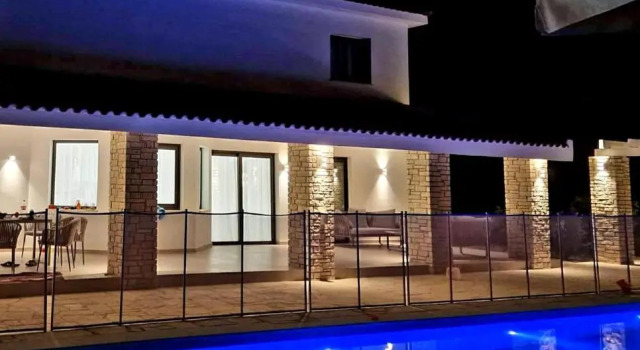 Holiday 6 Bedroom Luxury Villa