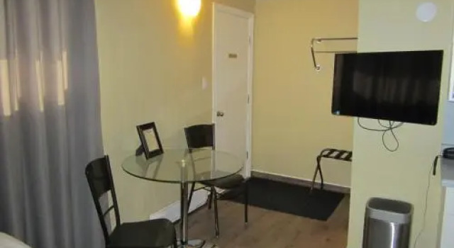 Oreland Motel, Book Motel Flin Flon Manitoba