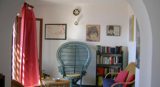 Casa dels Misteris a terrace on sea